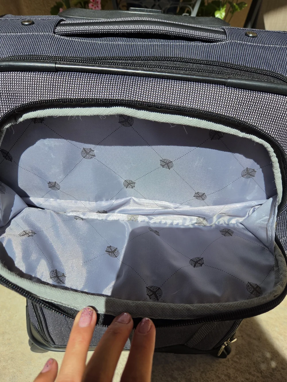 Men's Carry-On Spinner Bag in Dark Grey